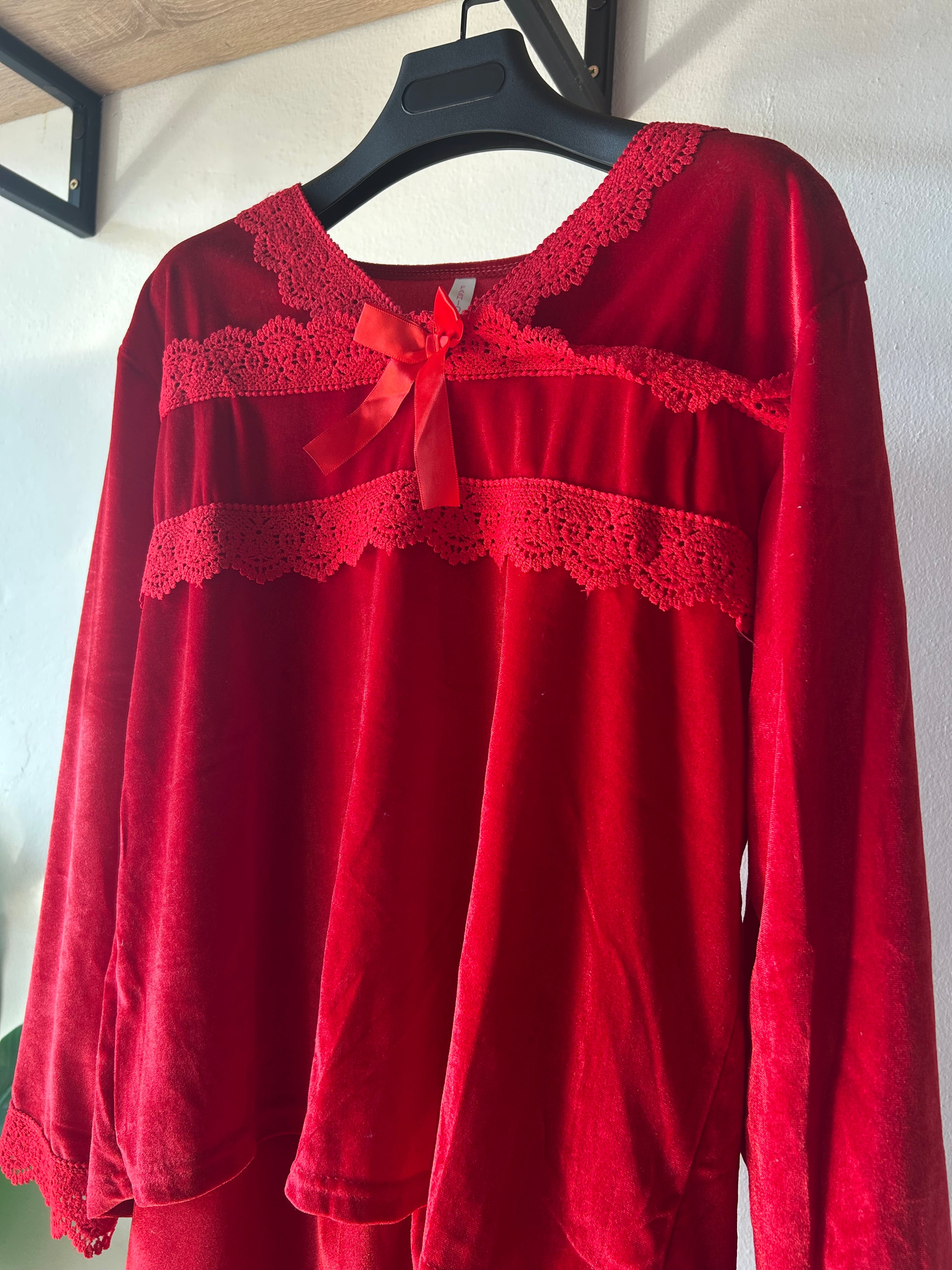 Velvet Pajams with bow design & dontel on chest S592