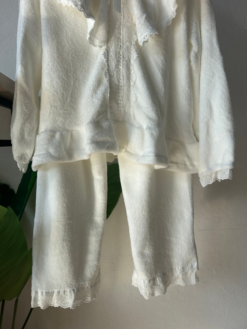 🪞Flannel Pajamas Palace style with lace design on chest and sleeves S590