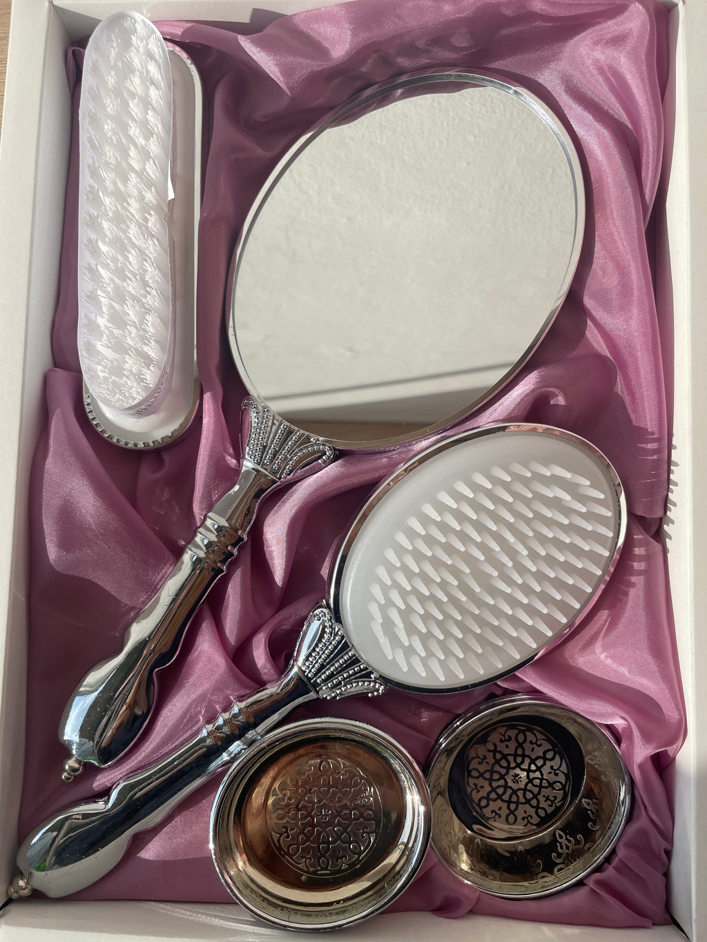 Royal Vanity Mirror Set with silver mini flower bunch design camo