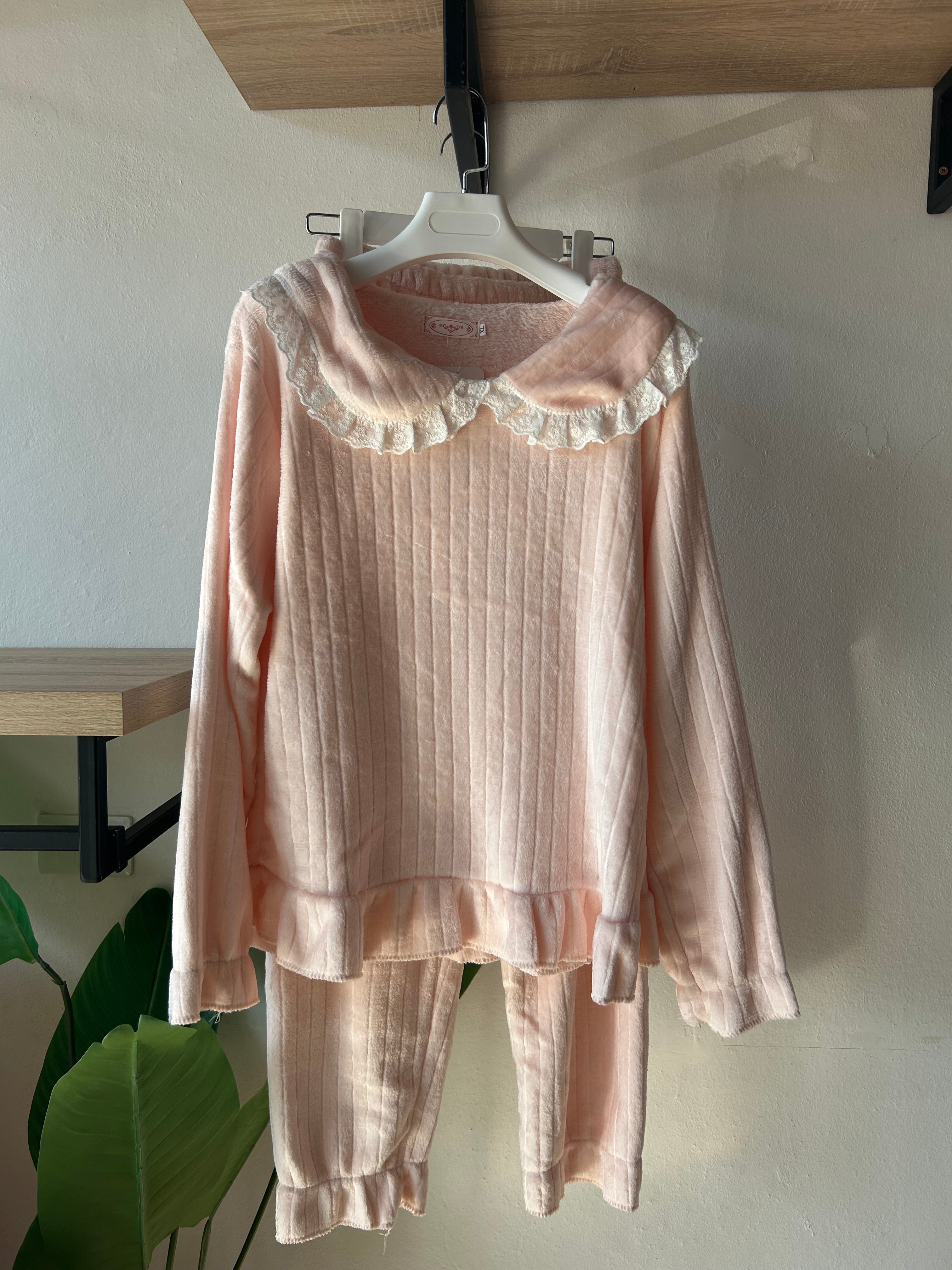 Embroidered Collar Pajama Set with Soft Winter Pants
S354