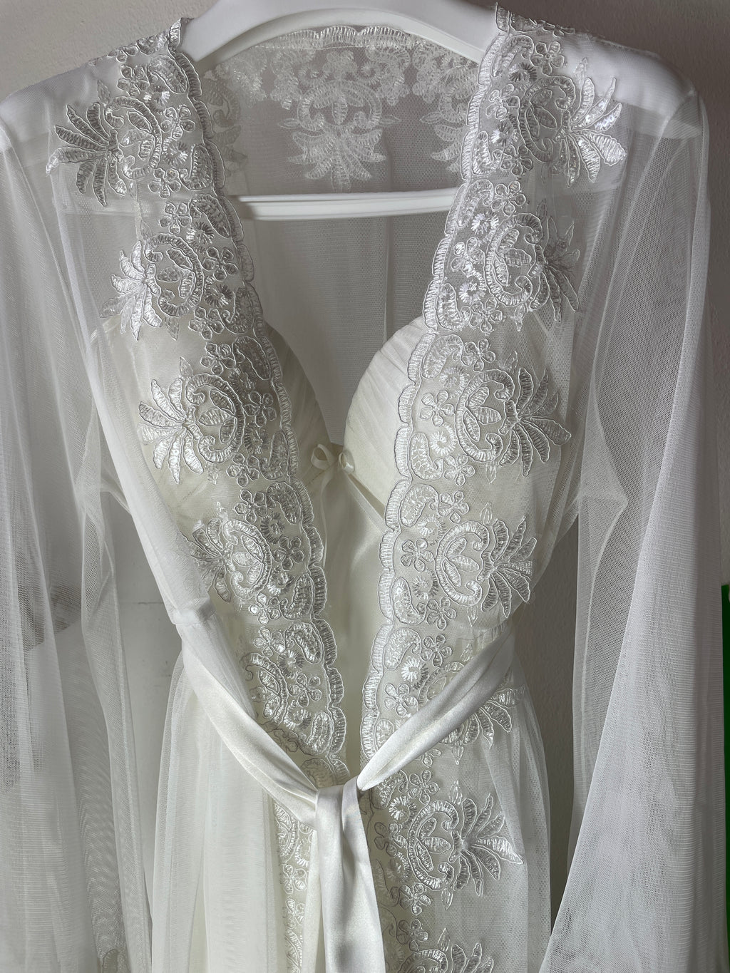 Bridal Luxurious Short Dress & Robe Set with Delicate Satin & Embroidered Details S513