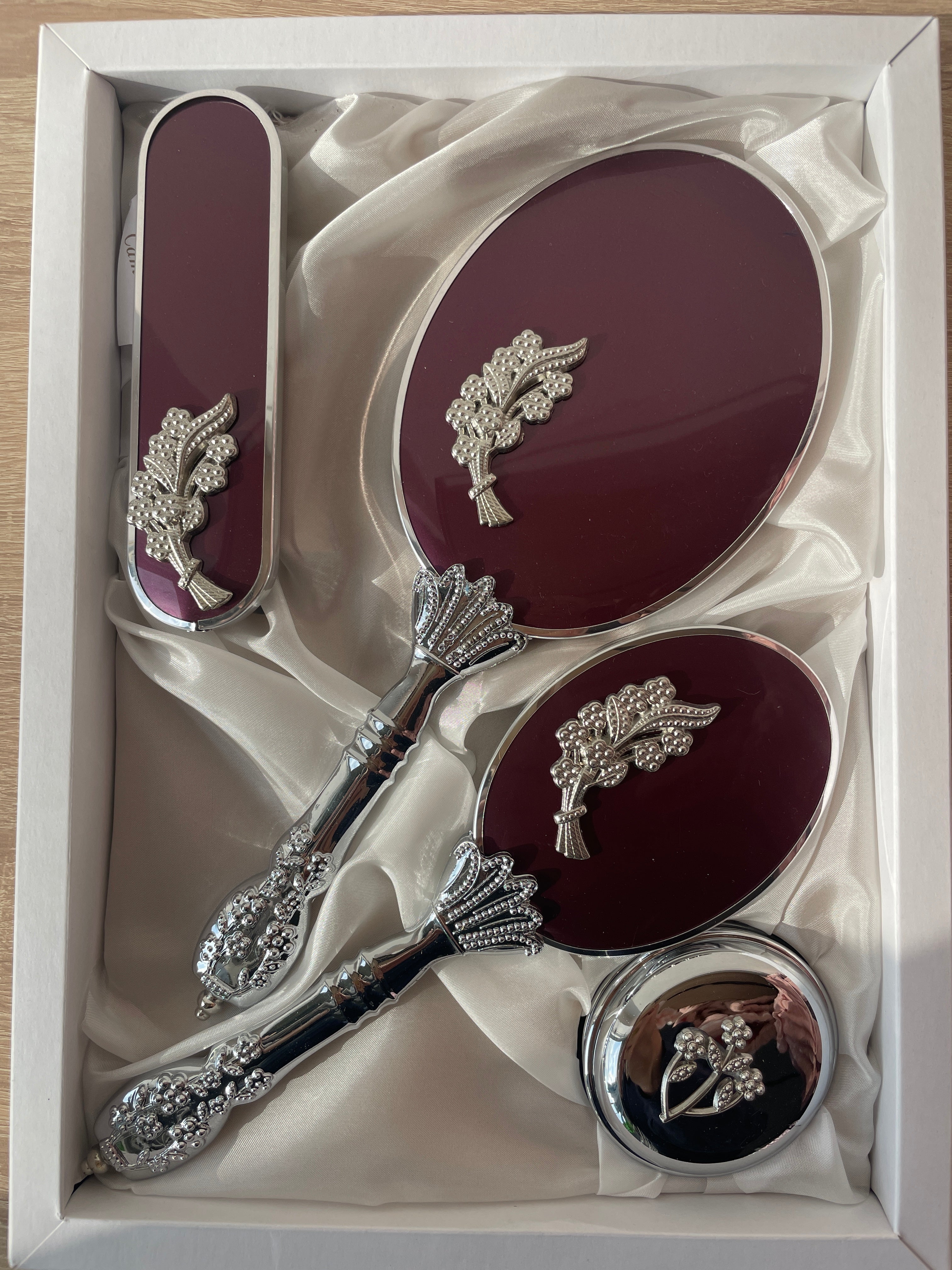Royal Vanity Mirror Set with silver mini flower bunch design camo
