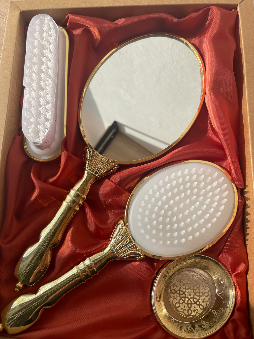 Royal Vanity Mirror Set Golden bouquet flower bunch camom