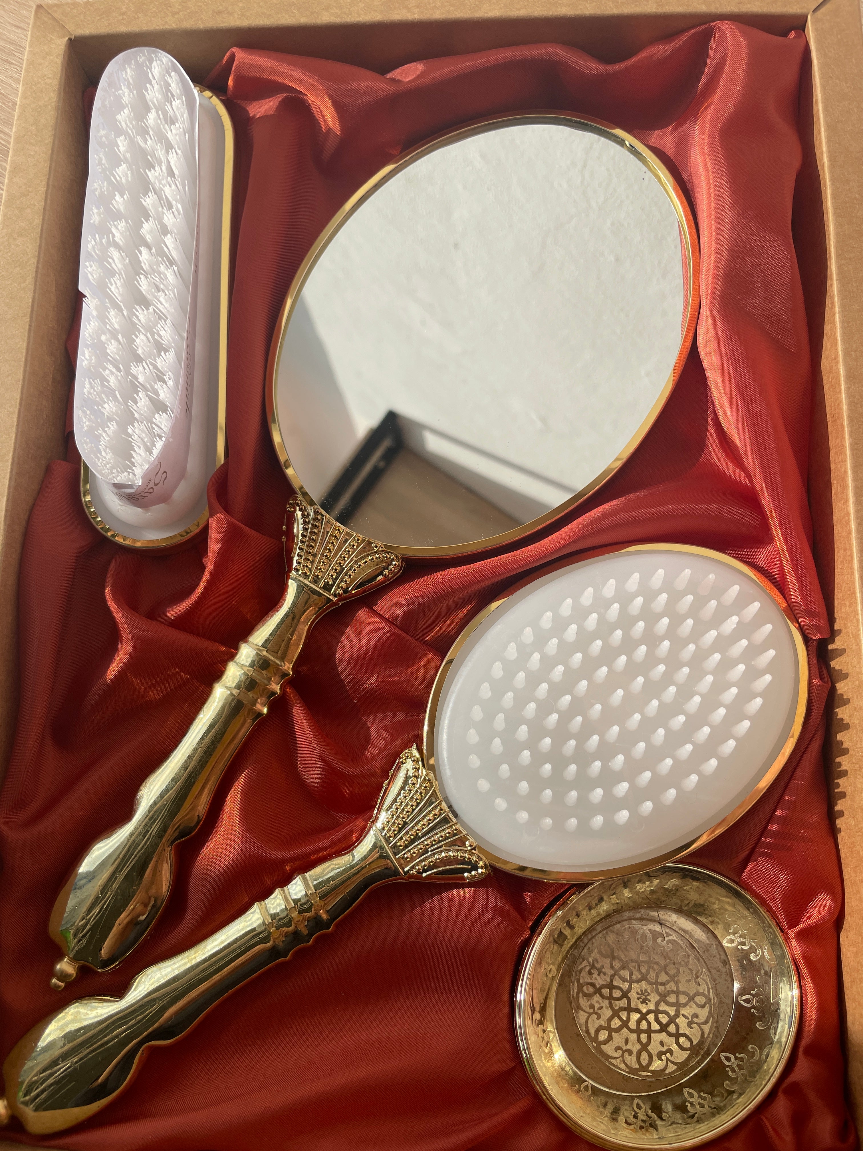 Royal Vanity Mirror Set Golden bouquet flower bunch camom