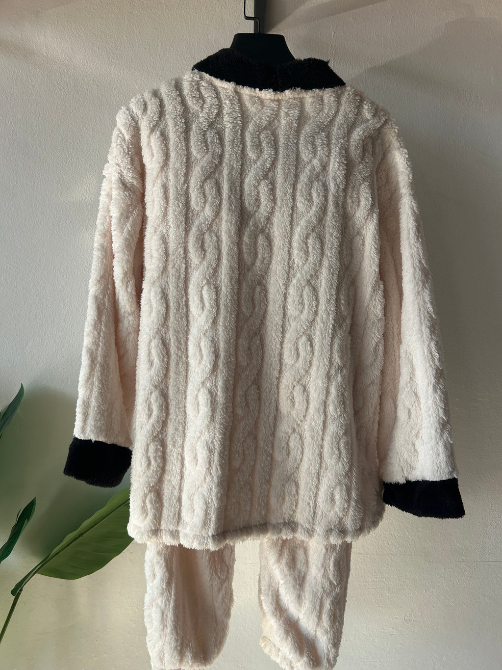 🦢Elegant White Flannel PJ with black bow-S310