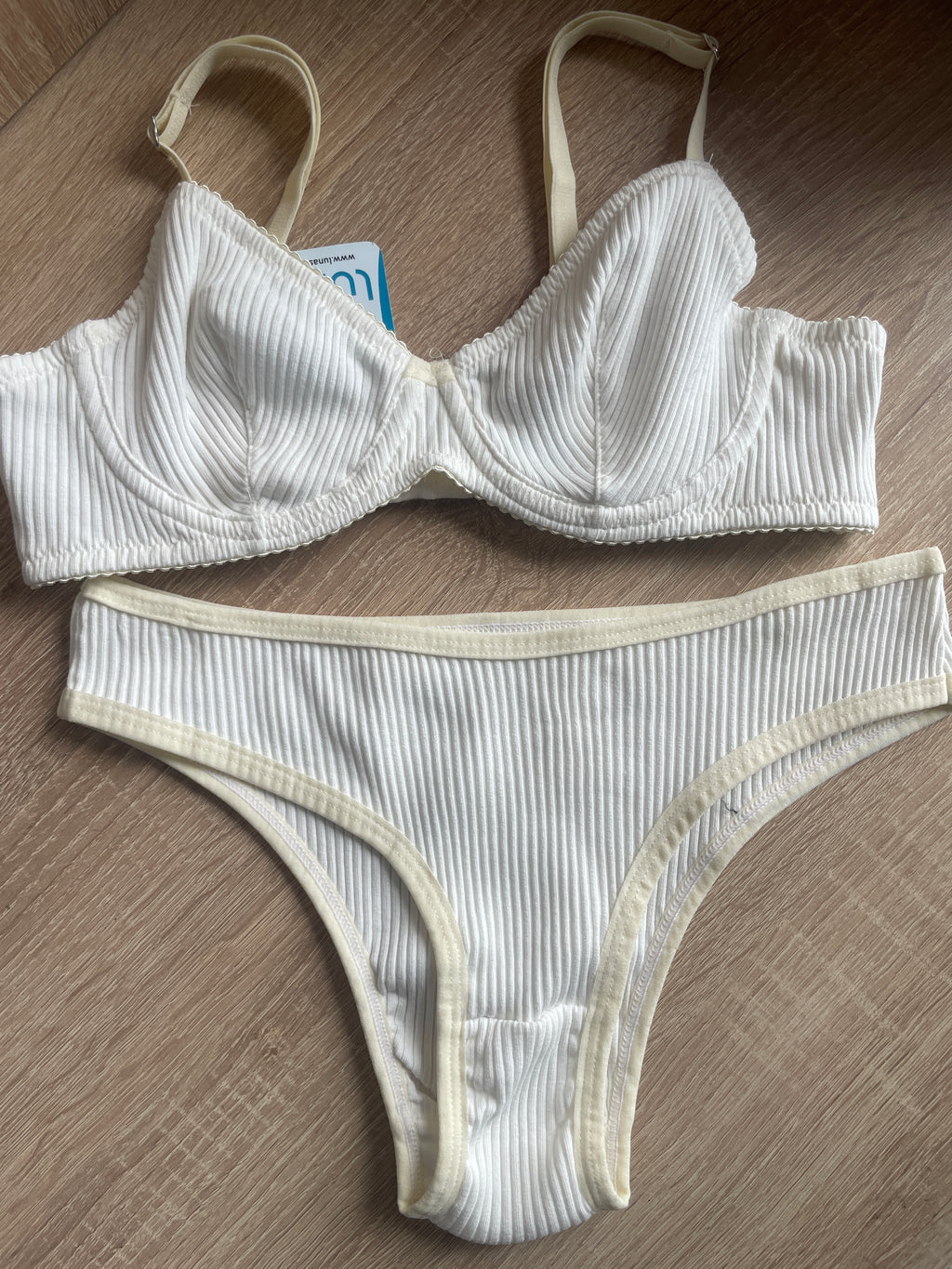 Luna White Solid Set