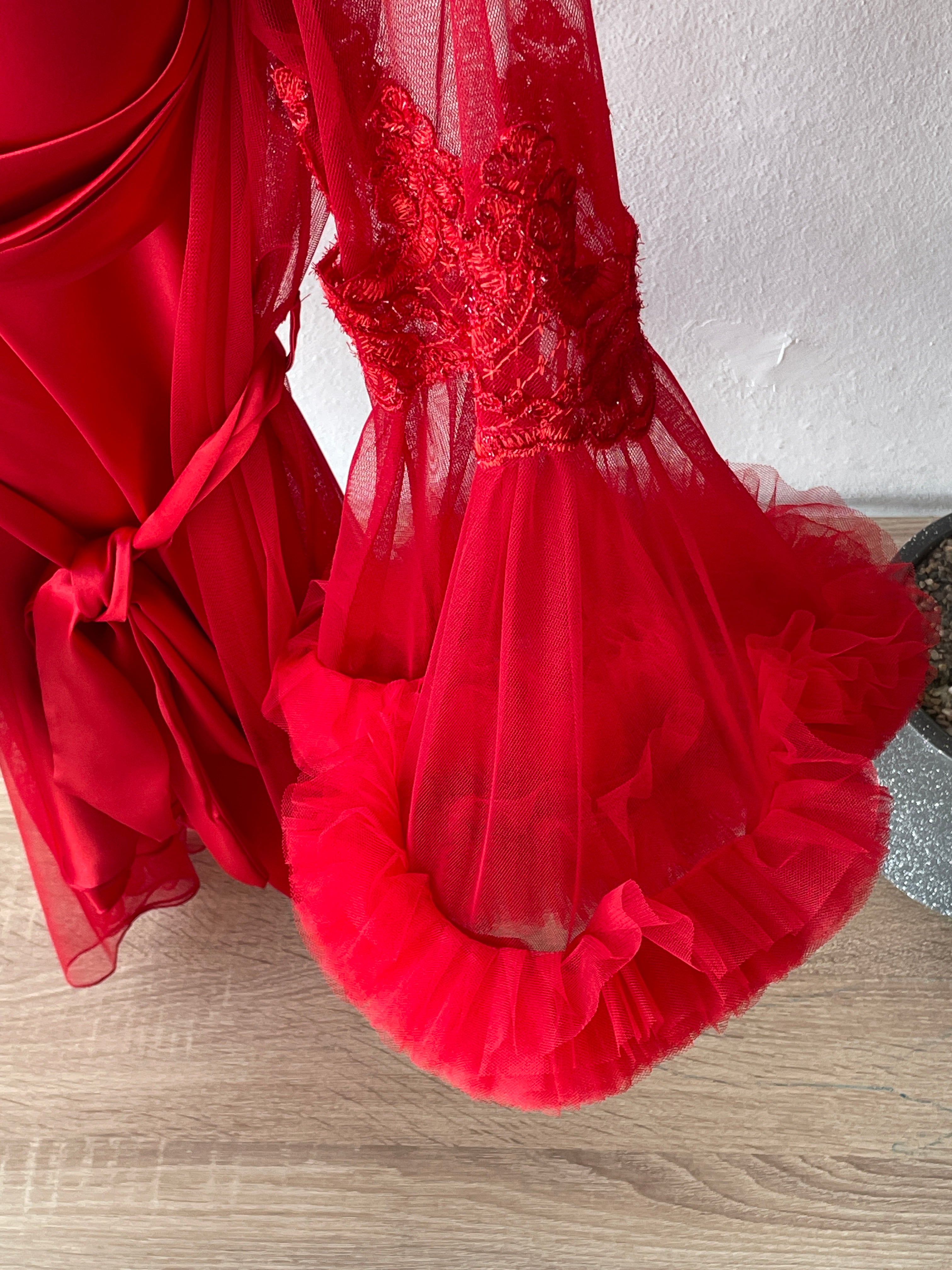 Short Luxurious With Ruffled Sleeves