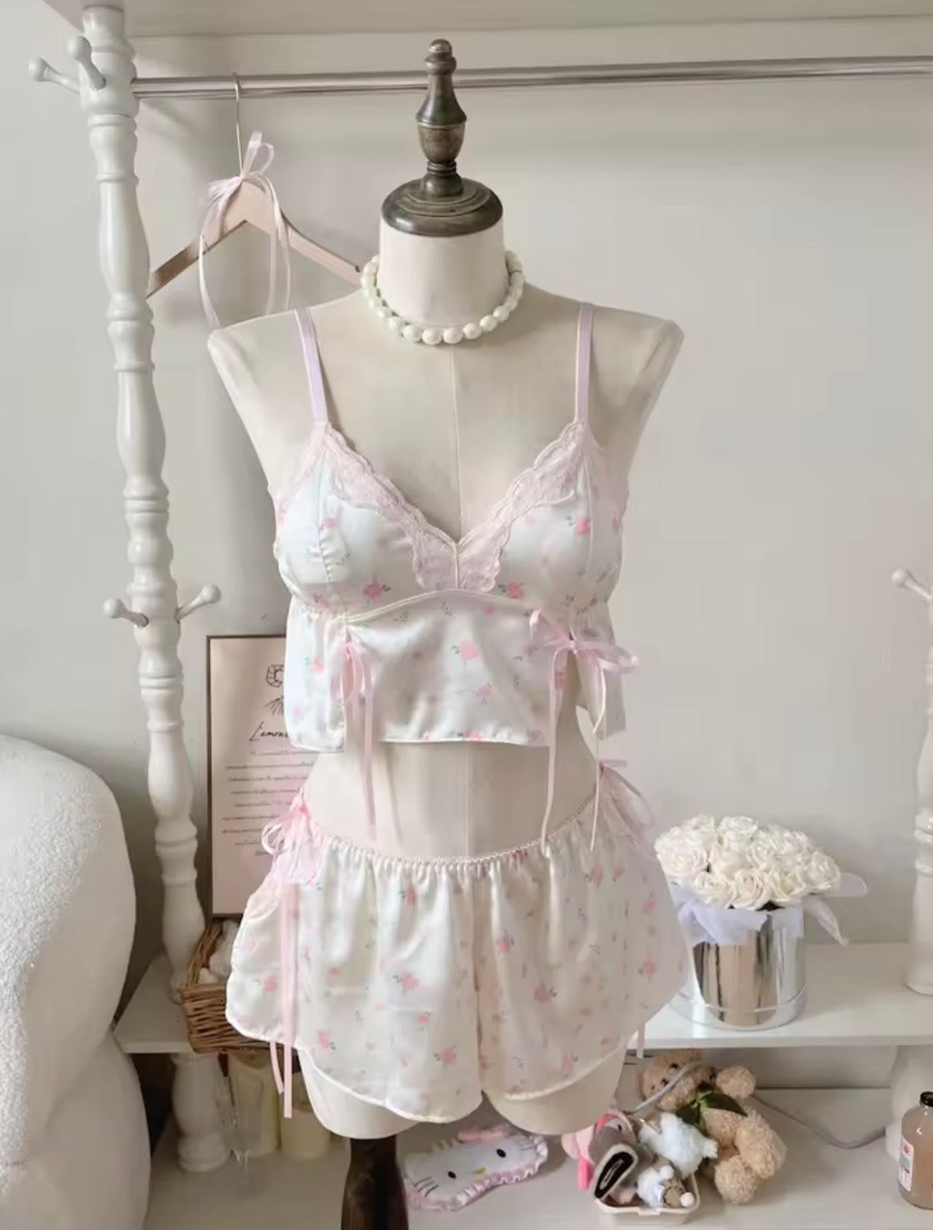 Cuty Mini-Flower Details Satin Set