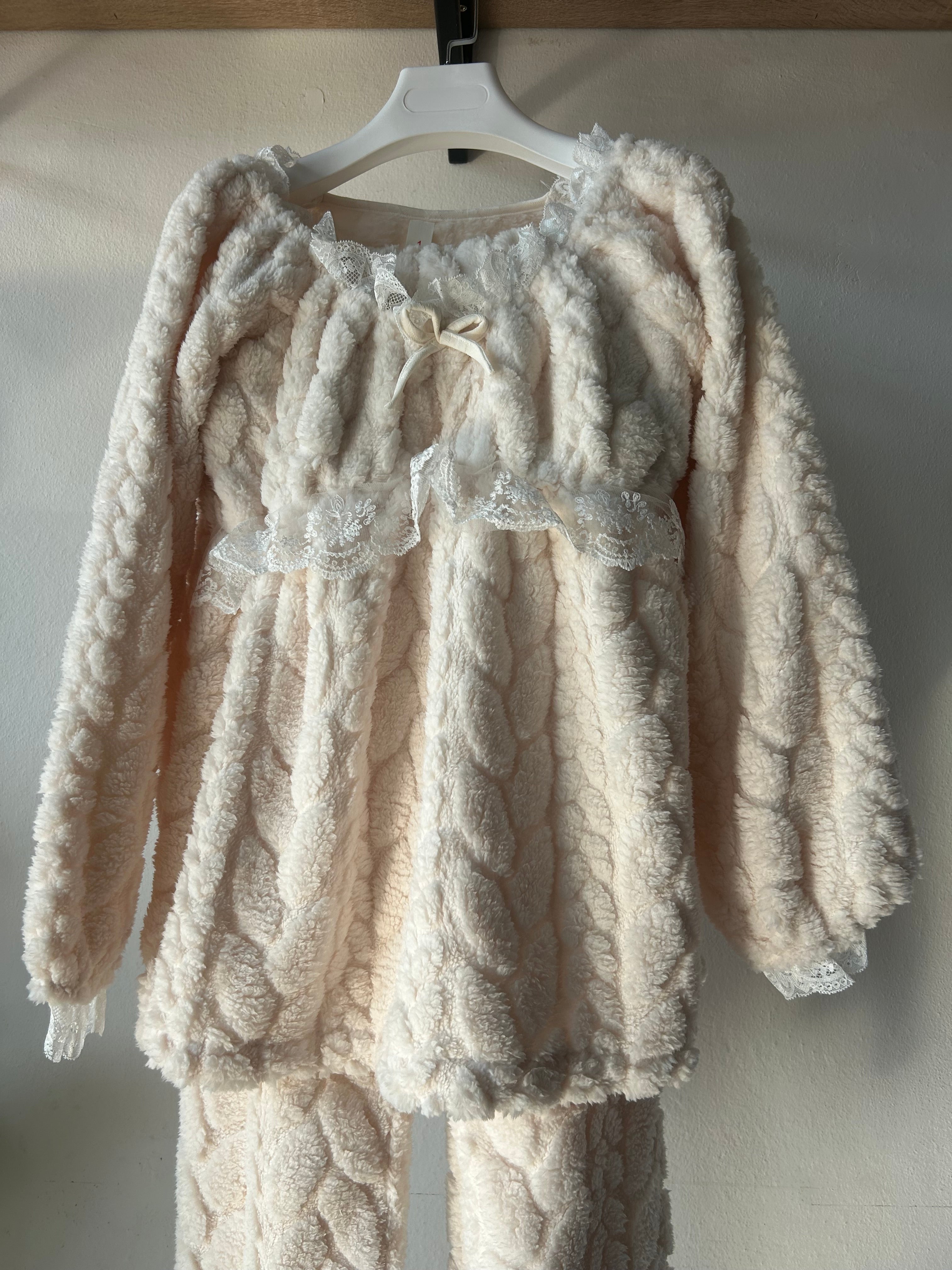 🎀 Princess Sculpted Bust Winter pajamas with Lace Detail S362