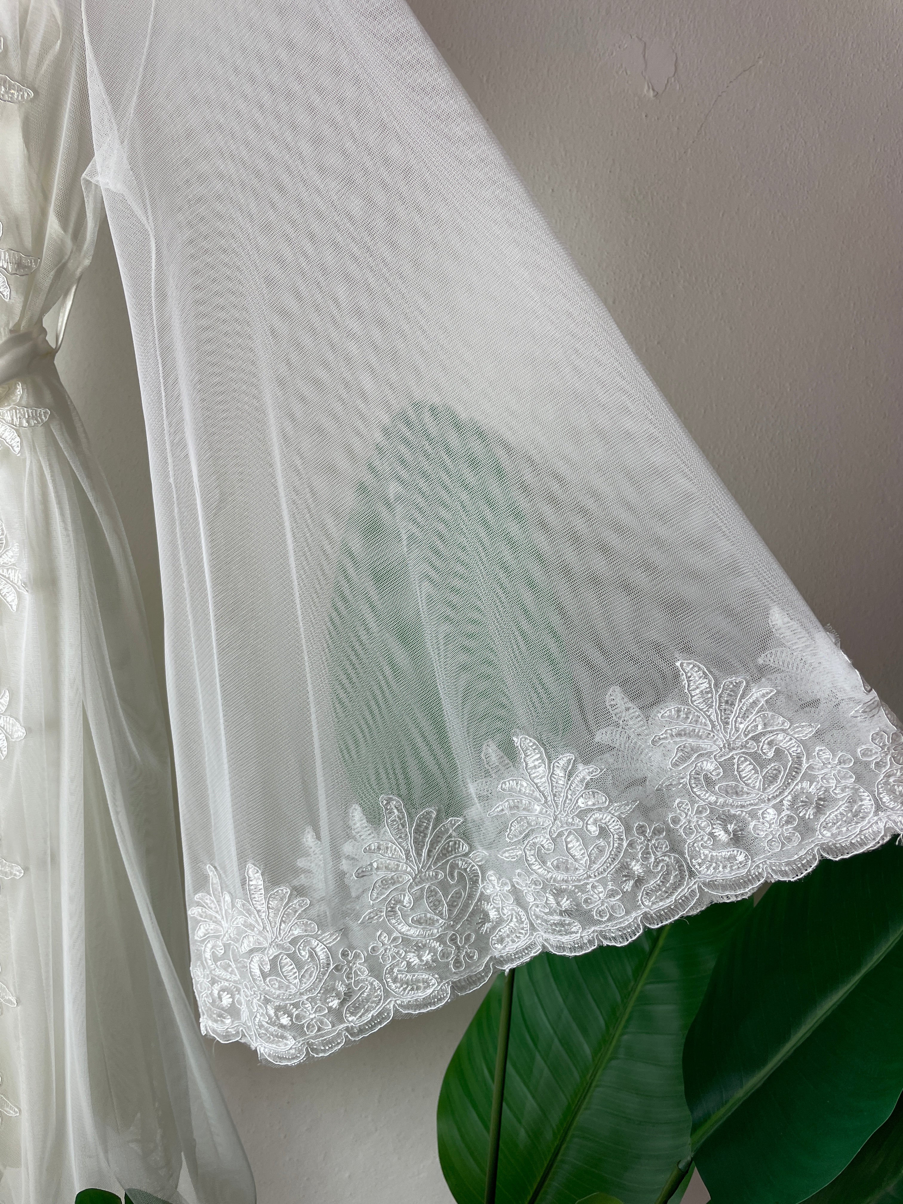 Bridal Luxurious Short Dress & Robe Set with Delicate Satin & Embroidered Details S513