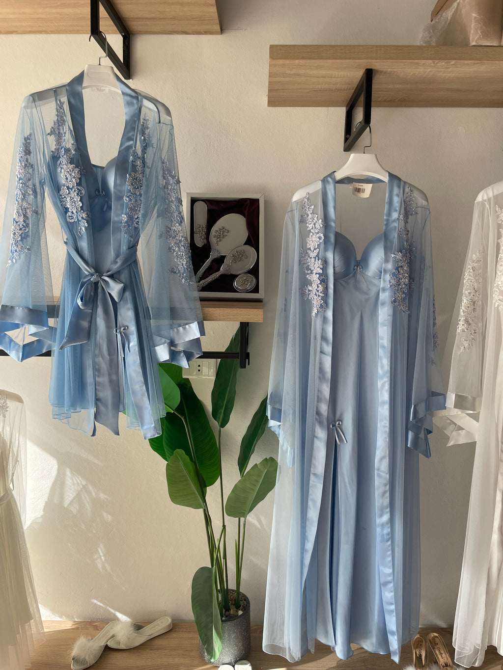 Luxurious Delicate Embroidered & Satin Details Short Dress Robe Set S524