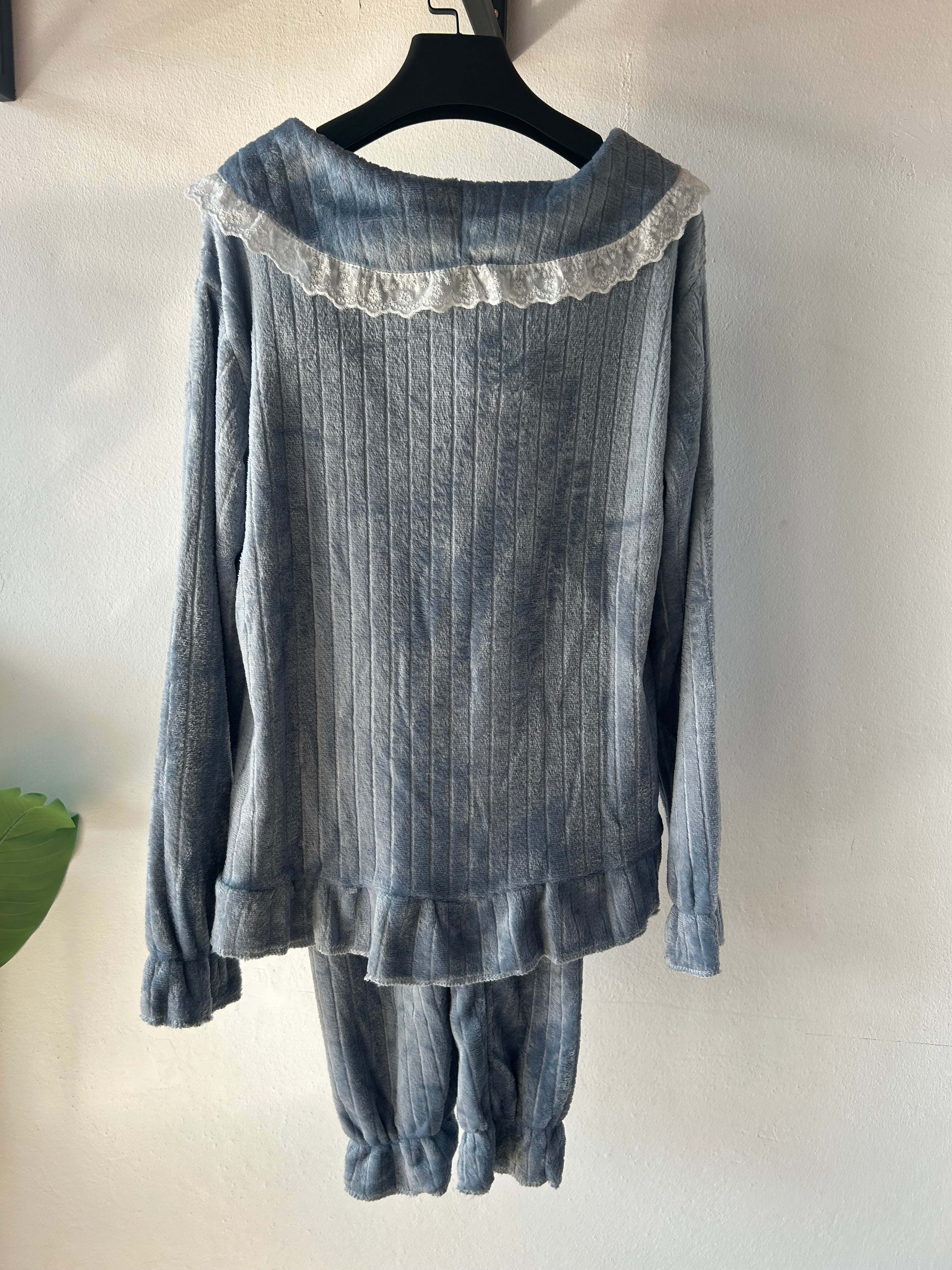 Embroidered Collar Pajama Set with Soft Winter Pants
S354