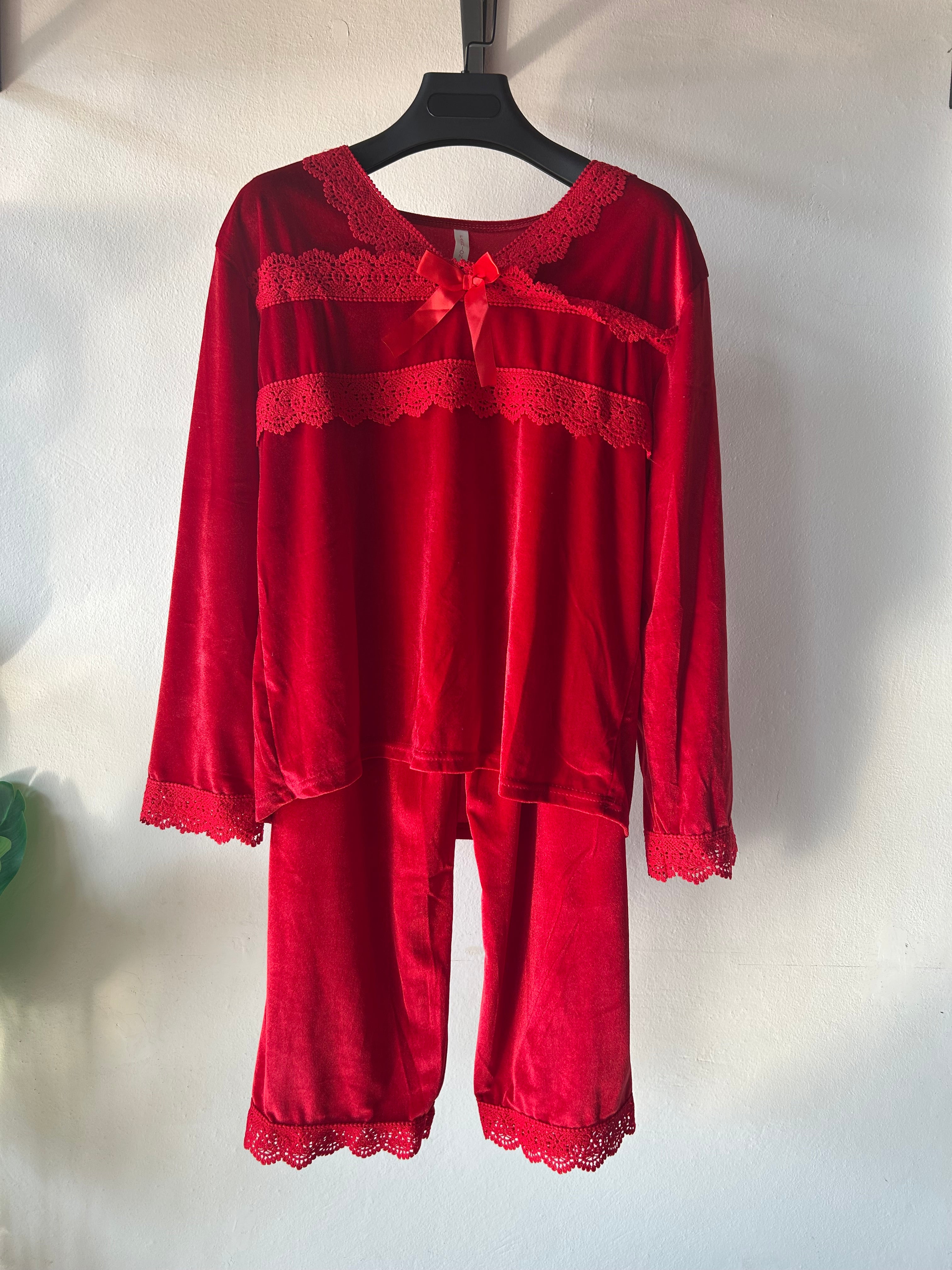 Velvet Pajams with bow design & dontel on chest S592