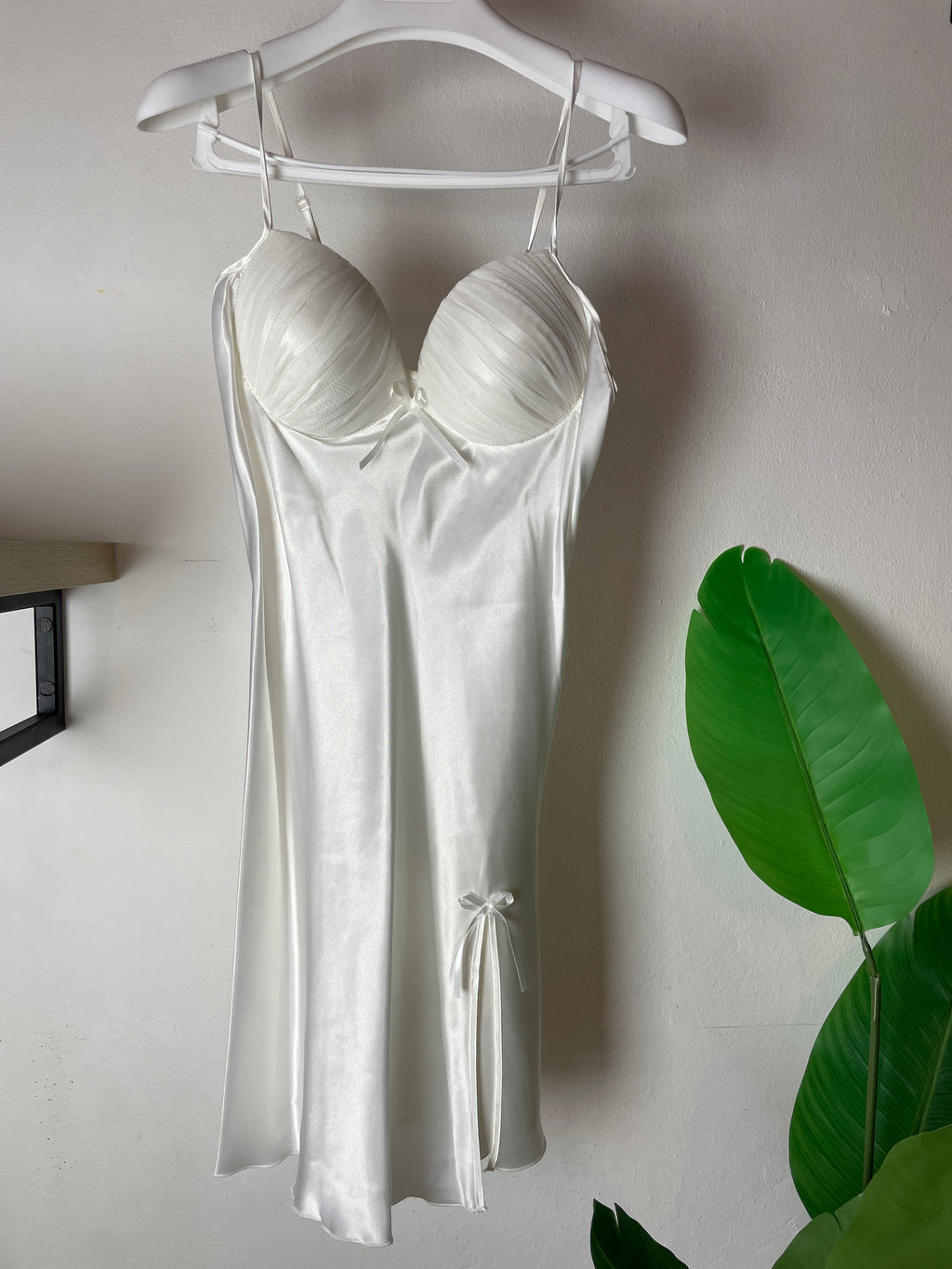 Bridal Luxurious Short Dress & Robe Set with Delicate Satin & Embroidered Details S513